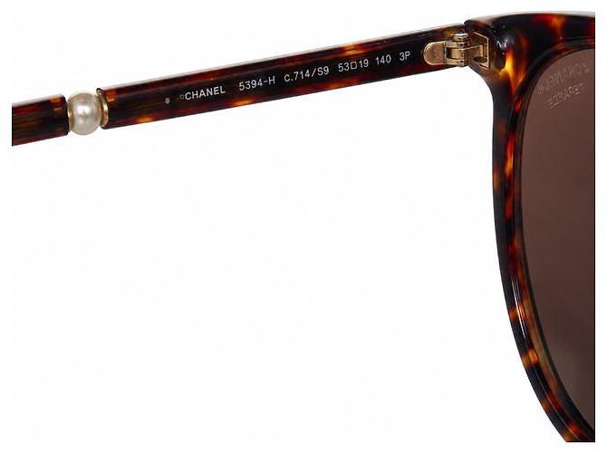 Chanel, Braune runde Schildpatt-Sonnenbrille mit Perle - Ansicht 8