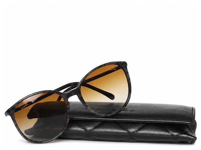 Chanel, Braune runde Sonnenbrille mit Grafikprint - Ansicht 3