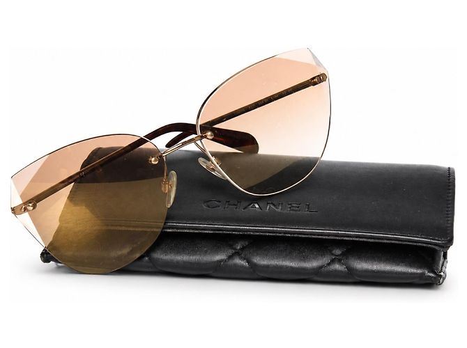Chanel, gafas de sol espejadas al aire en beige - vista 3
