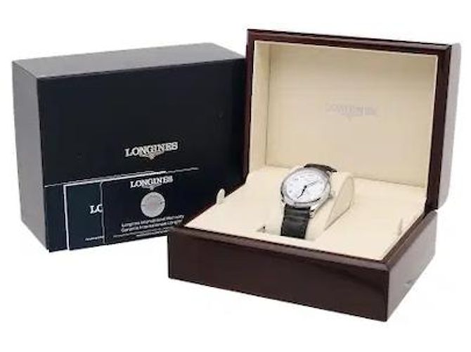 O relógio automático Longines Master Collection é uma obra-prima que comprova o know-how da relojoaria tradicional e a elegância clássica. O acabamento sofisticado do mostrador combina-se com um movimento automático estável. - vista 5