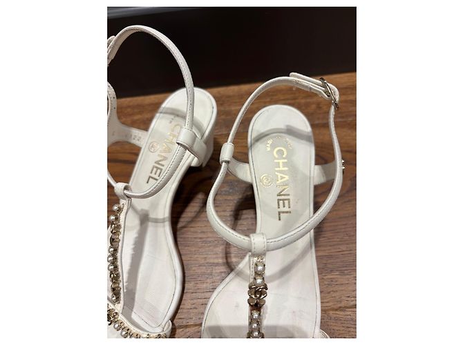 Chanel Sandalen weißes Leder Perlen CC-Logo - Ansicht 13