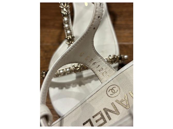 Chanel Sandalen weißes Leder Perlen CC-Logo - Ansicht 5