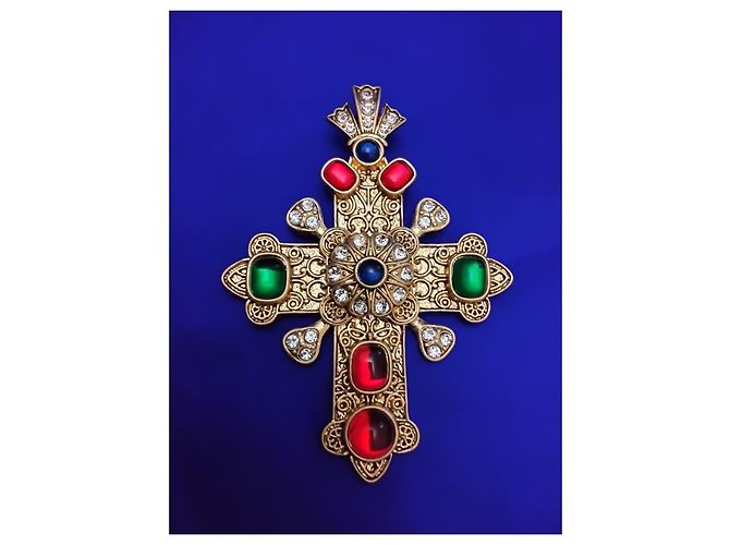 Chanel Kreuz-Brosche mit bunten Edelsteinen Rot Blau Golden Grün - Ansicht 2