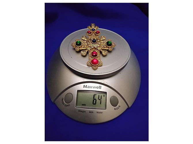 Chanel Kreuz-Brosche mit bunten Edelsteinen Rot Blau Golden Grün - Ansicht 3