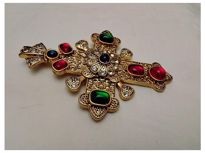 Chanel Kreuz-Brosche mit bunten Edelsteinen Rot Blau Golden Grün - Ansicht 6