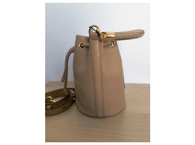 Marc Jacobs The Bucket Beuteltasche aus genarbtem Leder - Camel Kamel - Ansicht 12