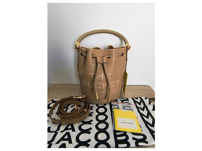 Marc Jacobs The Bucket Beuteltasche aus genarbtem Leder - Camel Kamel - Ansicht 2