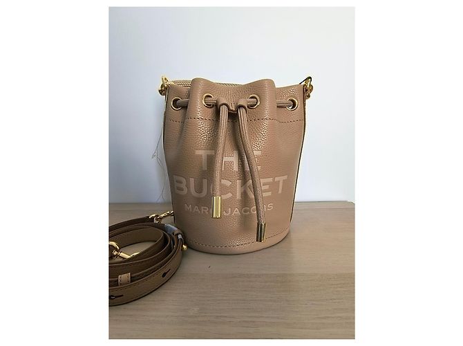 Marc Jacobs The Bucket Beuteltasche aus genarbtem Leder - Camel Kamel - Ansicht 3
