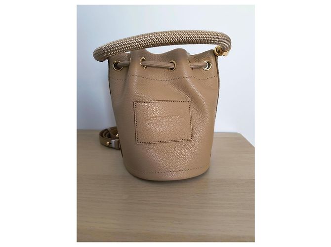 Marc Jacobs The Bucket Beuteltasche aus genarbtem Leder - Camel Kamel - Ansicht 5