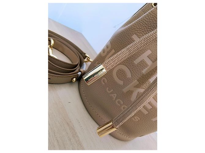 Marc Jacobs The Bucket Beuteltasche aus genarbtem Leder - Camel Kamel - Ansicht 6