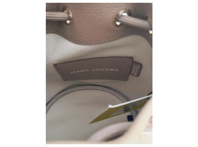 Marc Jacobs The Bucket Beuteltasche aus genarbtem Leder - Camel Kamel - Ansicht 9