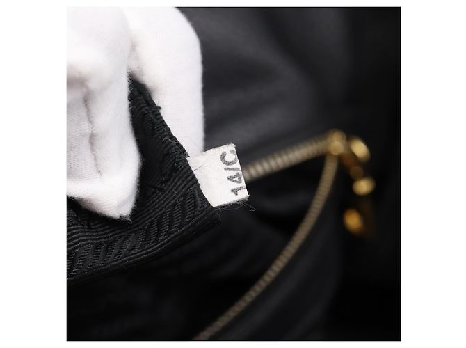Prada Front Pocket Convertible Vitello Daino Medium Negro - vista 6