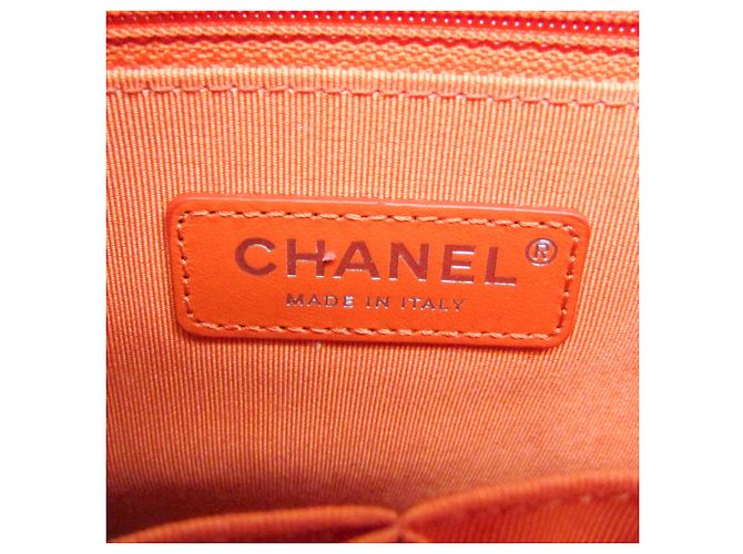 Chanel Gabrielle Hobo Matelassé in Pelle di Vitello Invecchiata Medium Rosso - vista 4