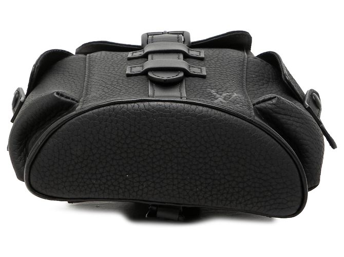 Borsa a tracolla Louis Vuitton Christopher XS in pelle Taurillon nera Nero - vista 3