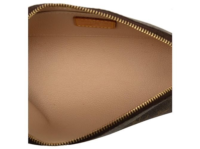 Necessaire PM Monogram Louis Vuitton castanho Marrom - vista 4