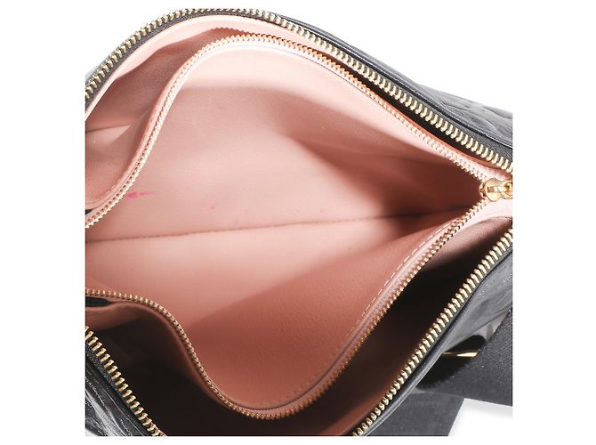 Louis Vuitton Coussin PM in lambskin nero con Monogram embossed - vista 5