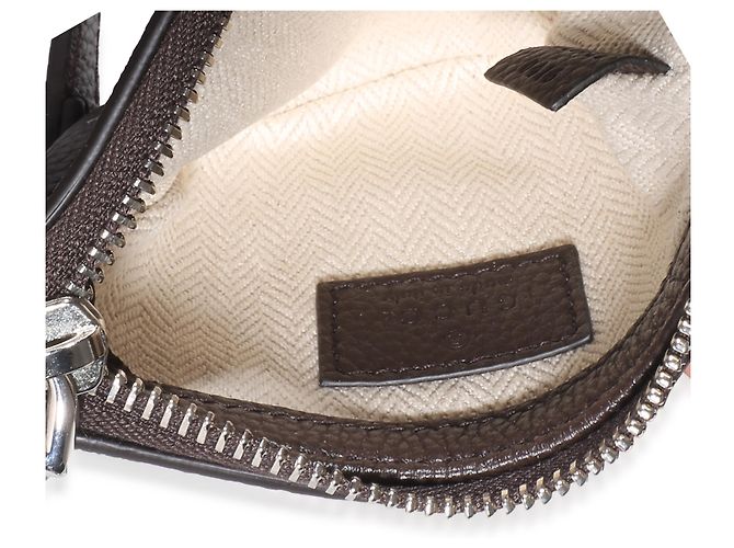 Mini borsa a tracolla Gucci B in pelle di vitello martellata marrone - vista 5