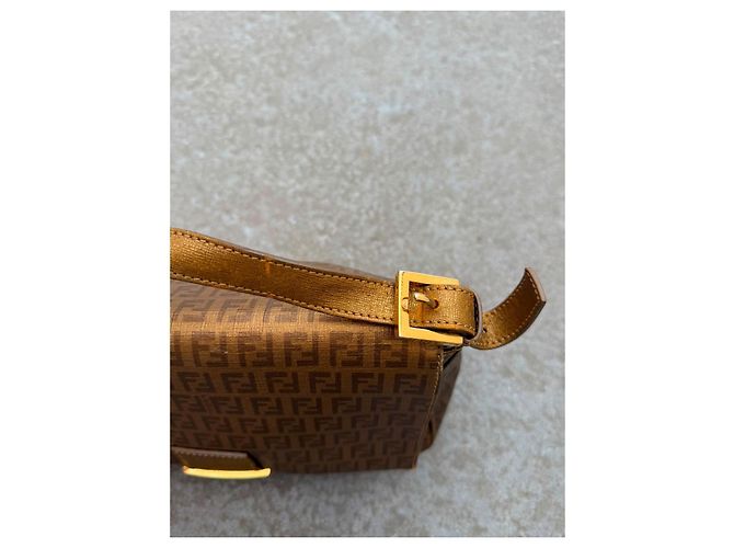 Fendi Baguette Tasche braun Monogramm Canvas Bronze Gold hardware - Ansicht 4