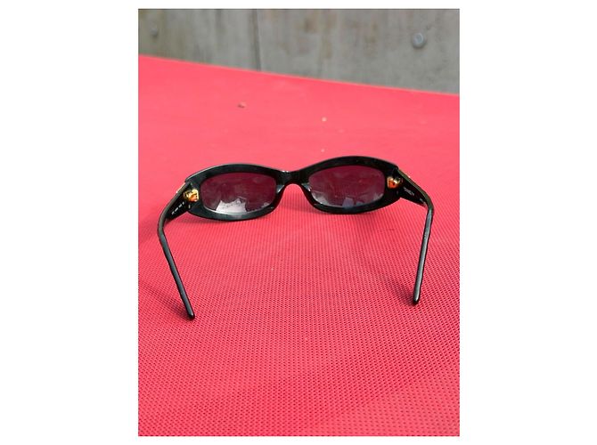 Chanel Sonnenbrille Schwarz mit orangefarbenem CC-Logo - Ansicht 4
