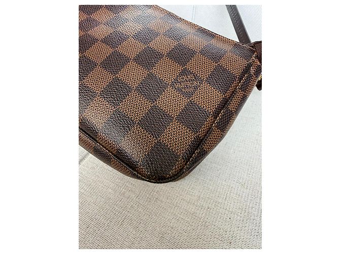 Louis Vuitton Pochette Accessoires Damier Ebene Castaño - vista 5
