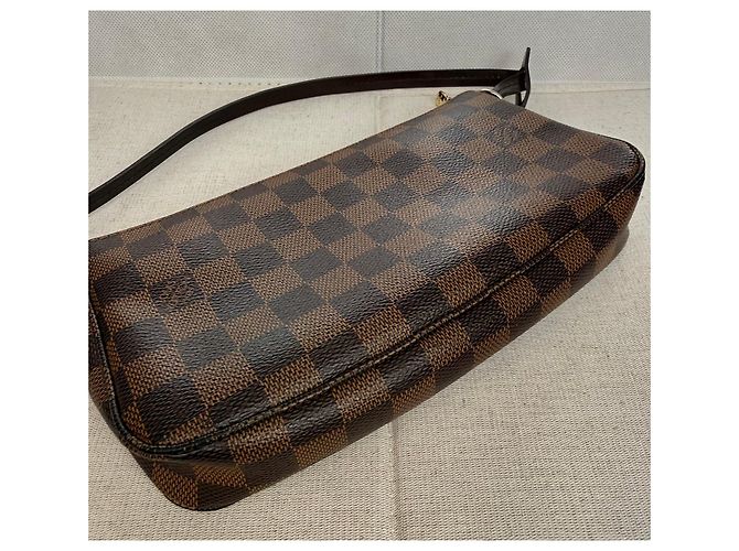 Louis Vuitton Pochette Accessoires Damier Ebene Castaño - vista 7