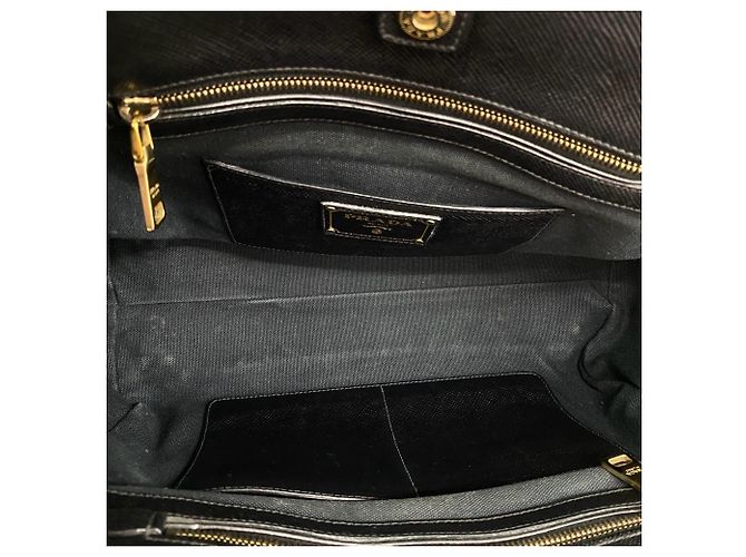 Prada Handtasche aus Saffiano-Leder und Canvas Schwarz - Ansicht 9