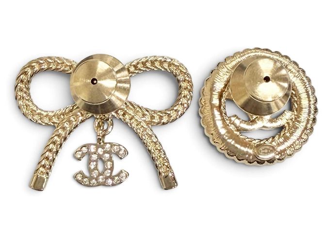 Broche Chanel B24K ABE646B Gold Dorado - vista 3