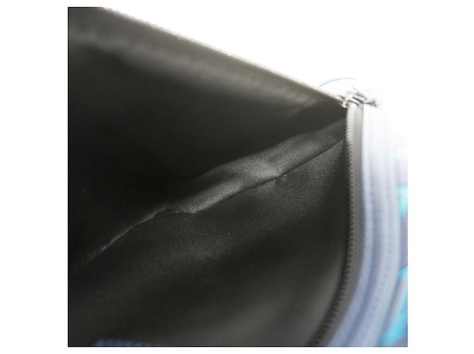 Bolsa Duo Sling Monogram Shadow Louis Vuitton Azul - vista 4