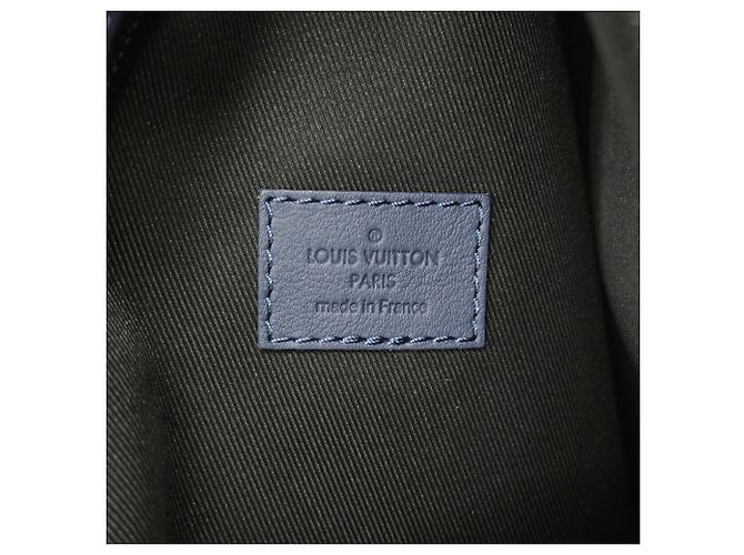 Bolsa Duo Sling Monogram Shadow Louis Vuitton Azul - vista 5