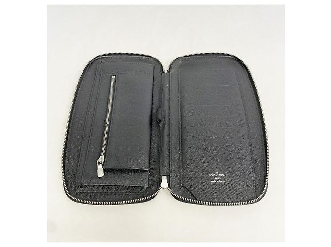 Portafoglio lungo Louis Vuitton Taiga Organizer Atoll Nero - vista 3