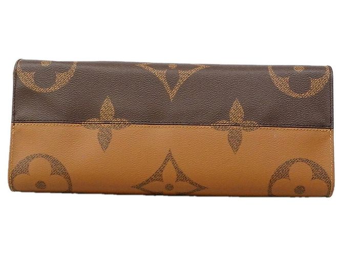 Sac cabas Louis Vuitton Monogram Giant Reverse OnTheGo MM Marron - vue 3