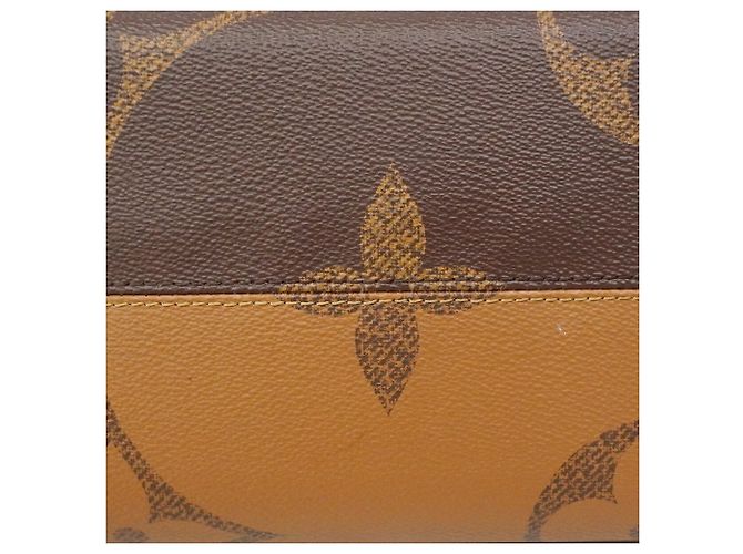 Sac cabas Louis Vuitton Monogram Giant Reverse OnTheGo MM Marron - vue 7
