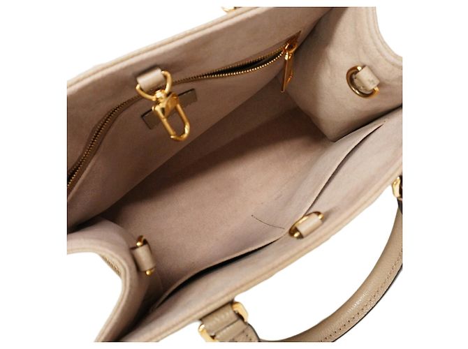 Sac à main Louis Vuitton Monogram Empreinte Bicolor OnTheGo PM Gris Écru - vue 4