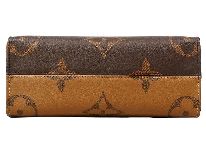 Sac à main Louis Vuitton Monogram Giant Reverse OnTheGo PM Marron - vue 3