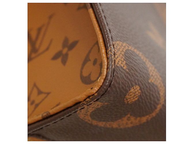 Sac à main Louis Vuitton Monogram Giant Reverse OnTheGo PM Marron - vue 6