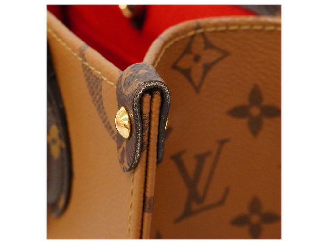 Sac à main Louis Vuitton Monogram Giant Reverse OnTheGo PM Marron - vue 7