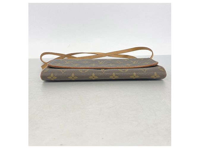 Bolsa de Ombro Louis Vuitton Monogram Pochette Twin GM Marrom - vista 3