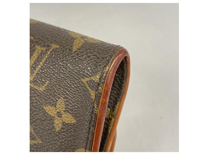 Bolsa de Ombro Louis Vuitton Monogram Pochette Twin GM Marrom - vista 6