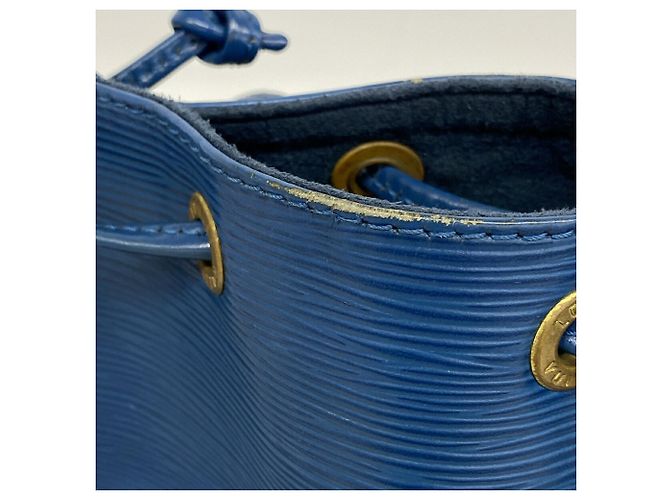 Noe Borsa a tracolla Louis Vuitton Epi Petit Noé Blu - vista 7