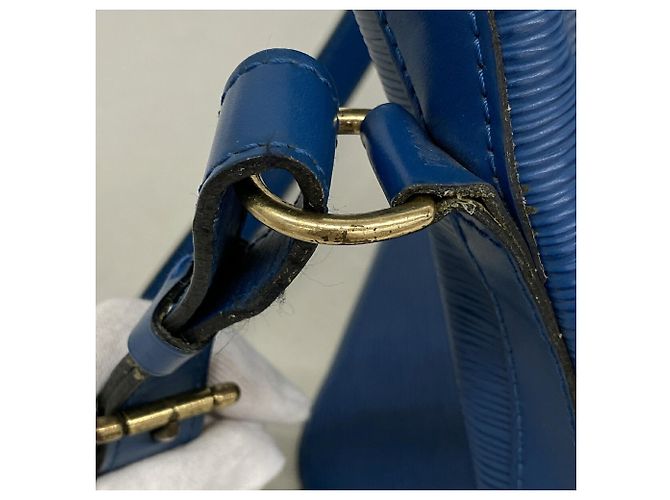Noe Borsa a tracolla Louis Vuitton Epi Petit Noé Blu - vista 8