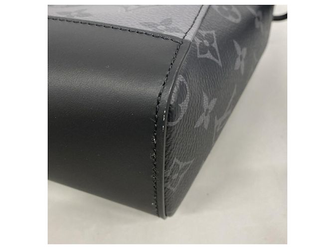 Bolso de hombro Louis Vuitton Monogram Eclipse Reverse Pulse Castaño Negro - vista 6