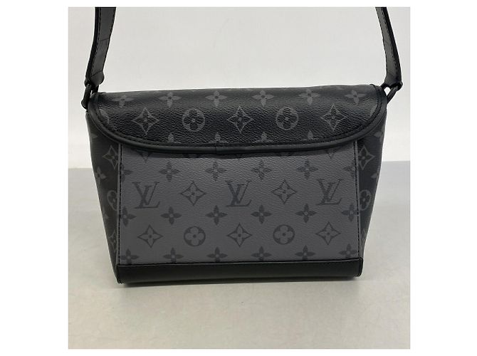 Bolso de hombro Louis Vuitton Monogram Eclipse Reverse Pulse Castaño Negro - vista 7