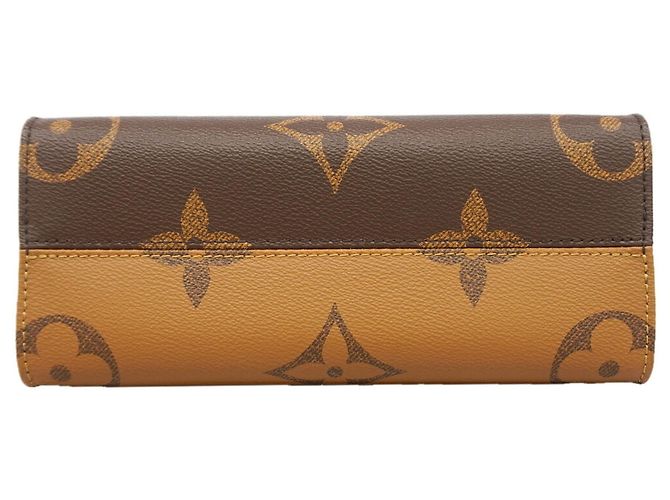 Louis Vuitton Monogram Giant Reverse OnTheGo PM Handtasche Braun - Ansicht 3