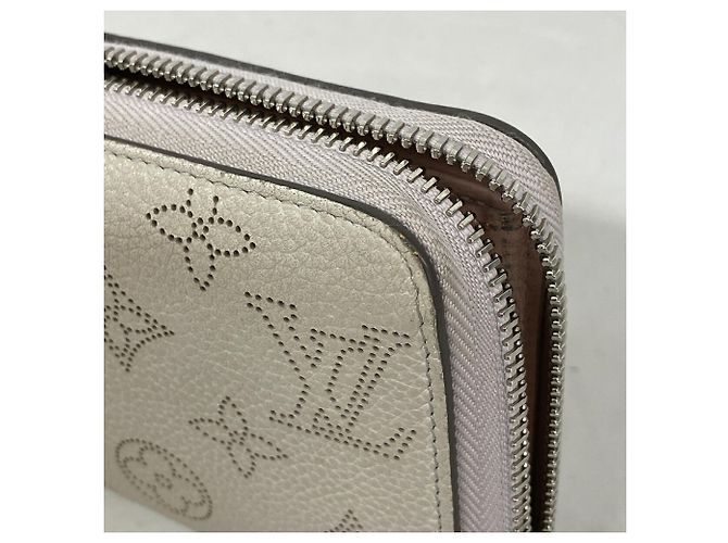 Cartera Zippy Louis Vuitton Mahina Castaño - vista 6