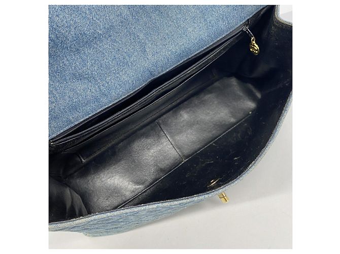 Bolso de hombro Chanel de denim azul - vista 4