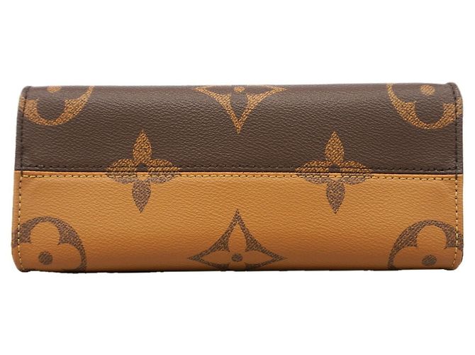 Borsa Louis Vuitton Monogram Giant Reverse OnTheGo PM Marrone - vista 3