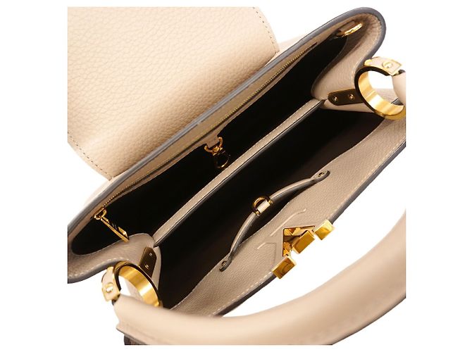 Borsa Louis Vuitton Capucines MM - vista 4