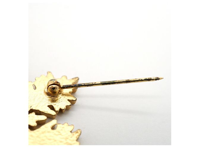 Broche Chanel Bege e Dourado - vista 7