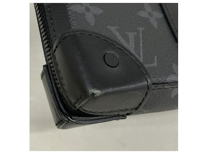 Louis Vuitton Monogram Eclipse Soft Trunk Wallet Shoulder Bag Noir - vue 6