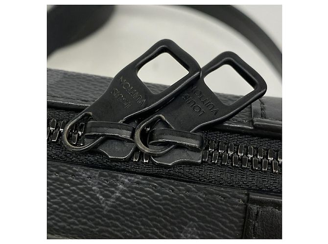 Louis Vuitton Monogram Eclipse Soft Trunk Wallet Shoulder Bag Noir - vue 8